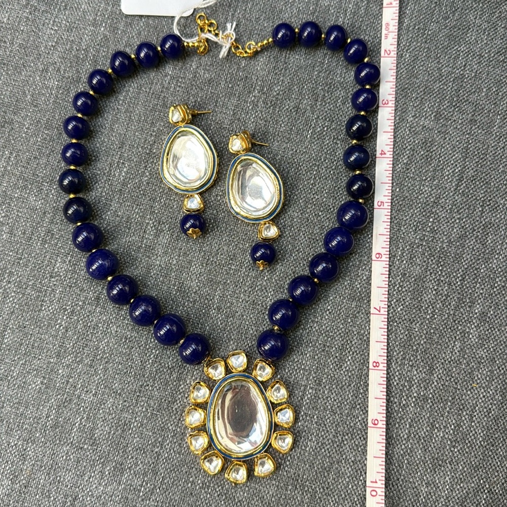 Beautiful brand new necklace and earrings set